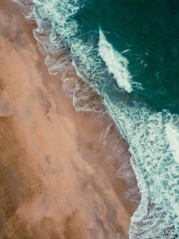 Découvrez la magie de la plage corse aux eaux turquoise